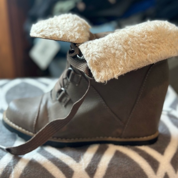 Adorable wedge boots - Picture 7 of 8